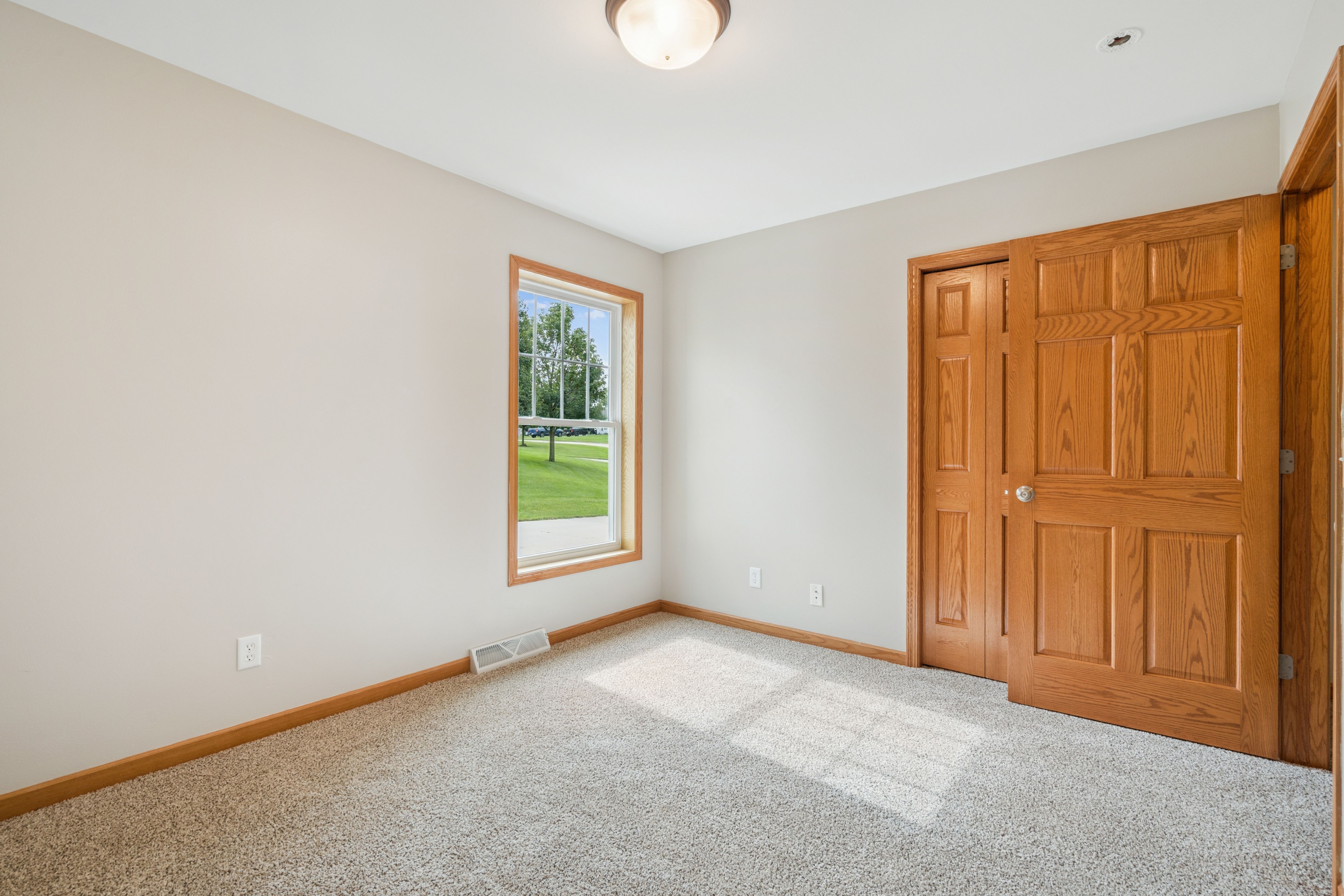 Listing Photo: 22-161 780 Country Club Ct